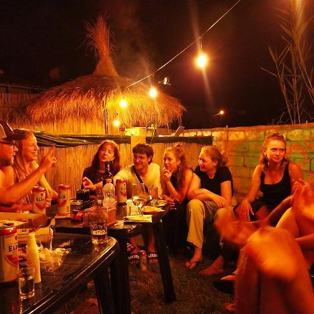 Pinegroove Hostel Vlora エクステリア 写真