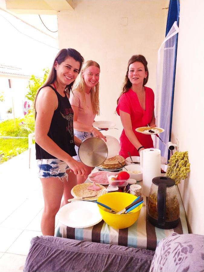 Pinegroove Hostel Vlora エクステリア 写真