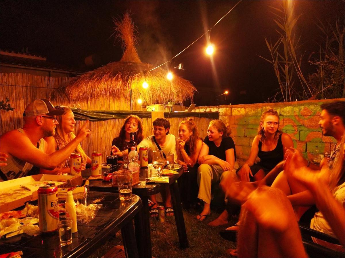 Pinegroove Hostel Vlora エクステリア 写真