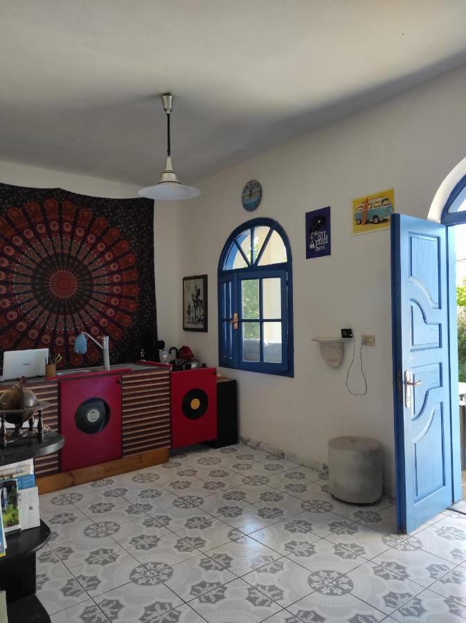 Pinegroove Hostel Vlora エクステリア 写真