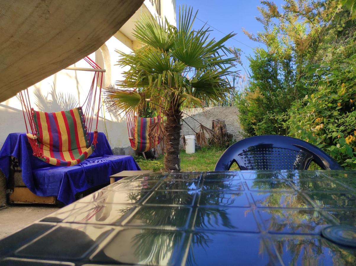 Pinegroove Hostel Vlora エクステリア 写真