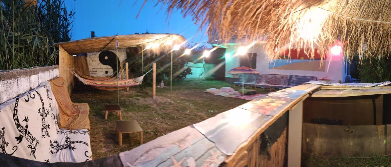 Pinegroove Hostel Vlora エクステリア 写真