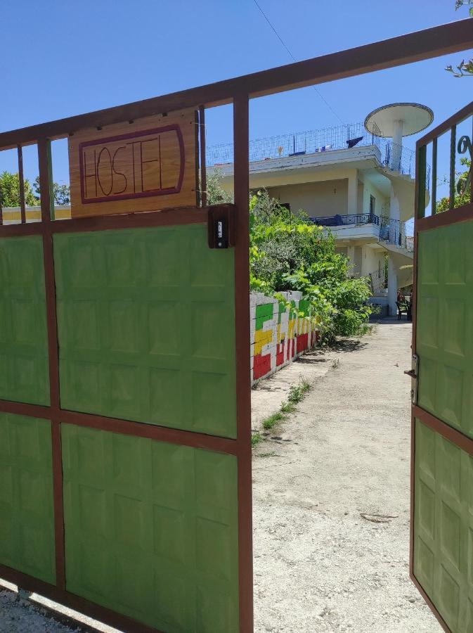 Pinegroove Hostel Vlora エクステリア 写真