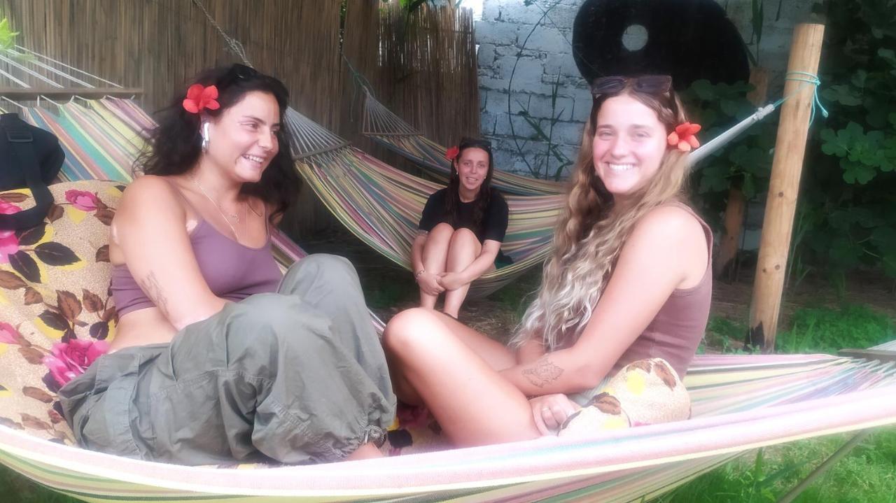 Pinegroove Hostel Vlora エクステリア 写真