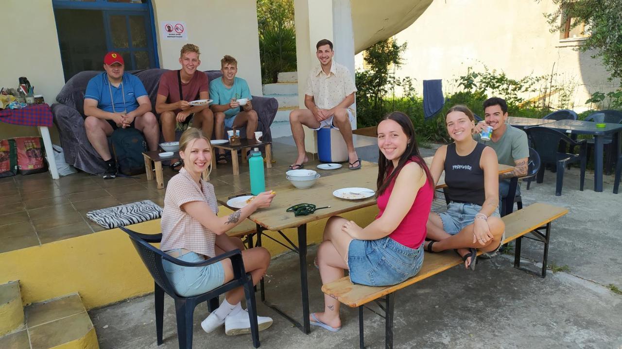 Pinegroove Hostel Vlora エクステリア 写真