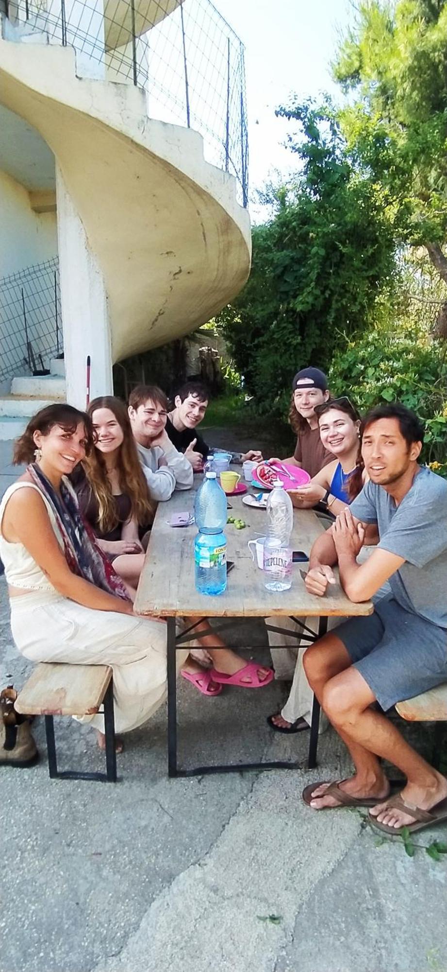 Pinegroove Hostel Vlora エクステリア 写真